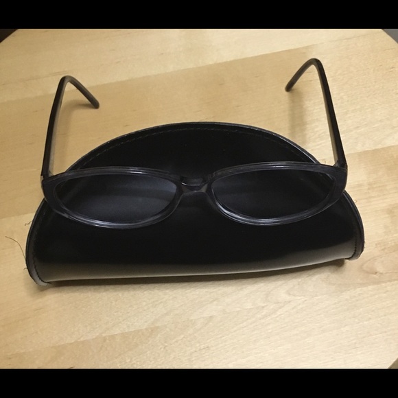 Fendi eyeglass frame with case and dust cloth . - Picture 5 of 6